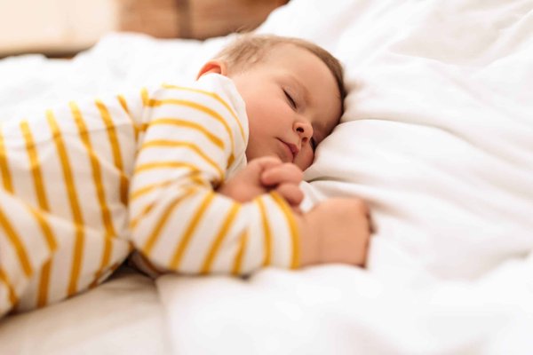 Comment reconnaître et gérer la dette de sommeil chez les bébés